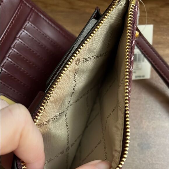 NWT Michael Kors Jet Set Wristlet - Picture 4 of 7